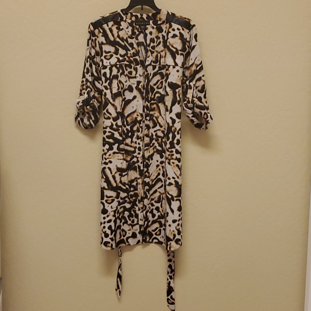 Attention long sleeved button up dress - Picture 3 of 8